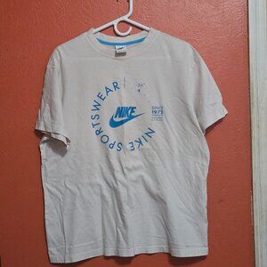 Nike Sportswear Men's Graphic Tee – White/Blue (Size M)